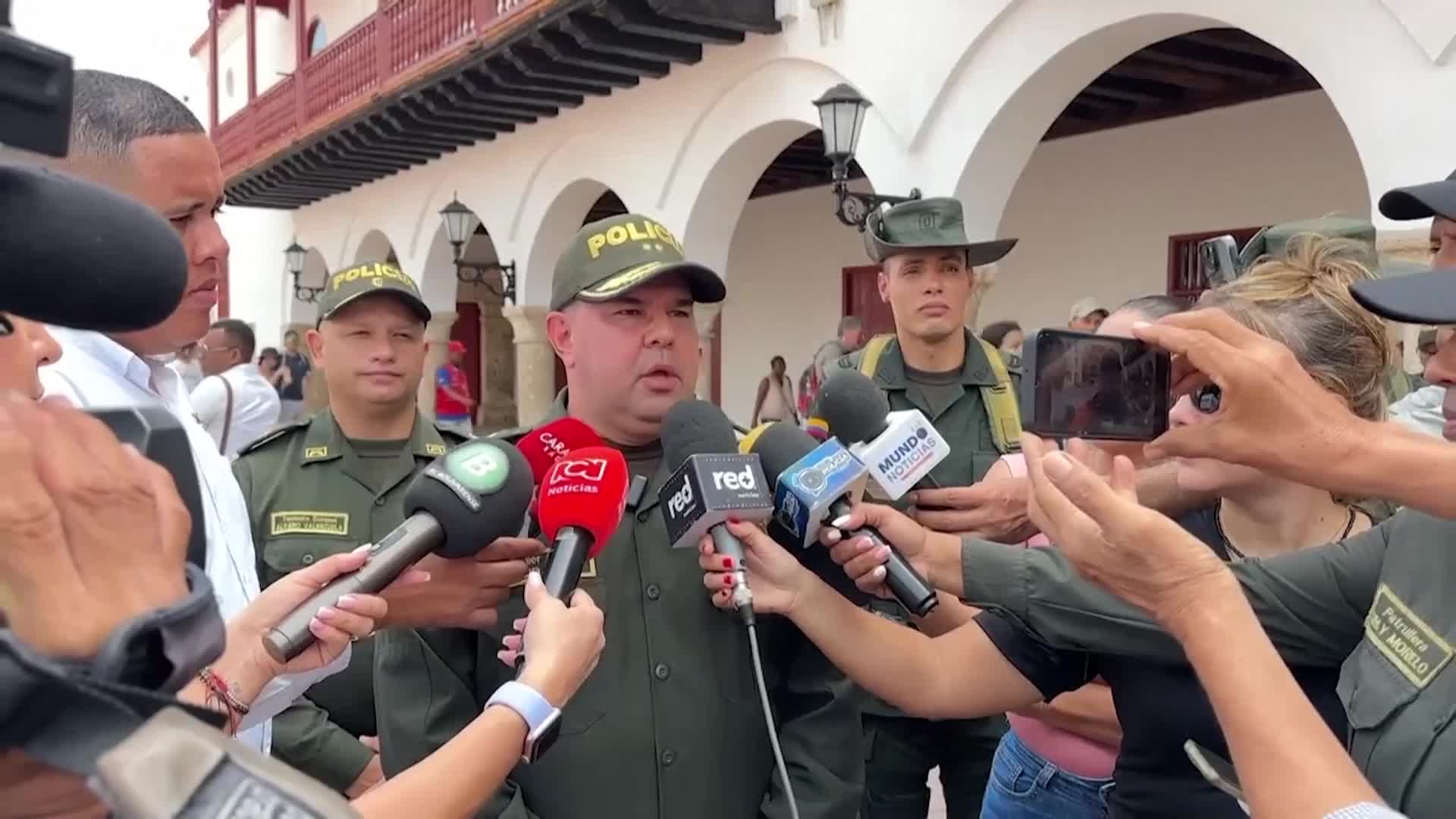 Мъж опита да пренесе кокаин за 10 000 евро под перуката си (ВИДЕО)