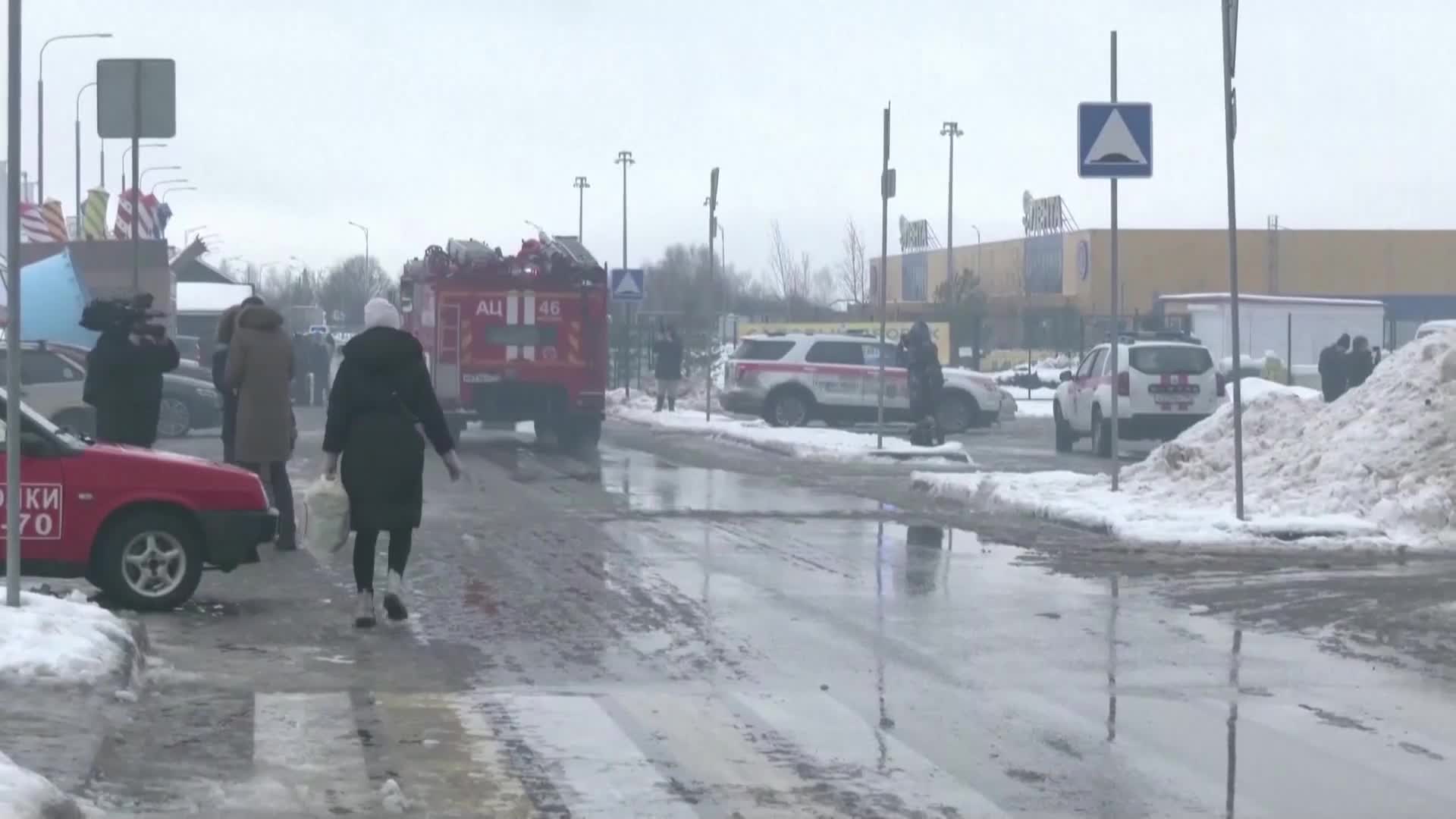 Пожар избухна в търговски център в покрайнините на Москва
