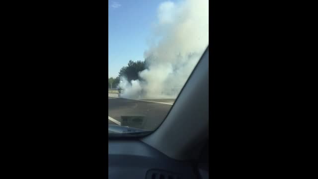 "Моята новина": Кола горя на автомагистрала "Тракия"