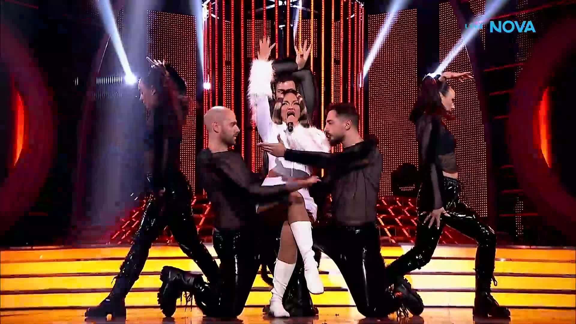 Алекс Раева като Дара - Bangaranga | Като две капки вода