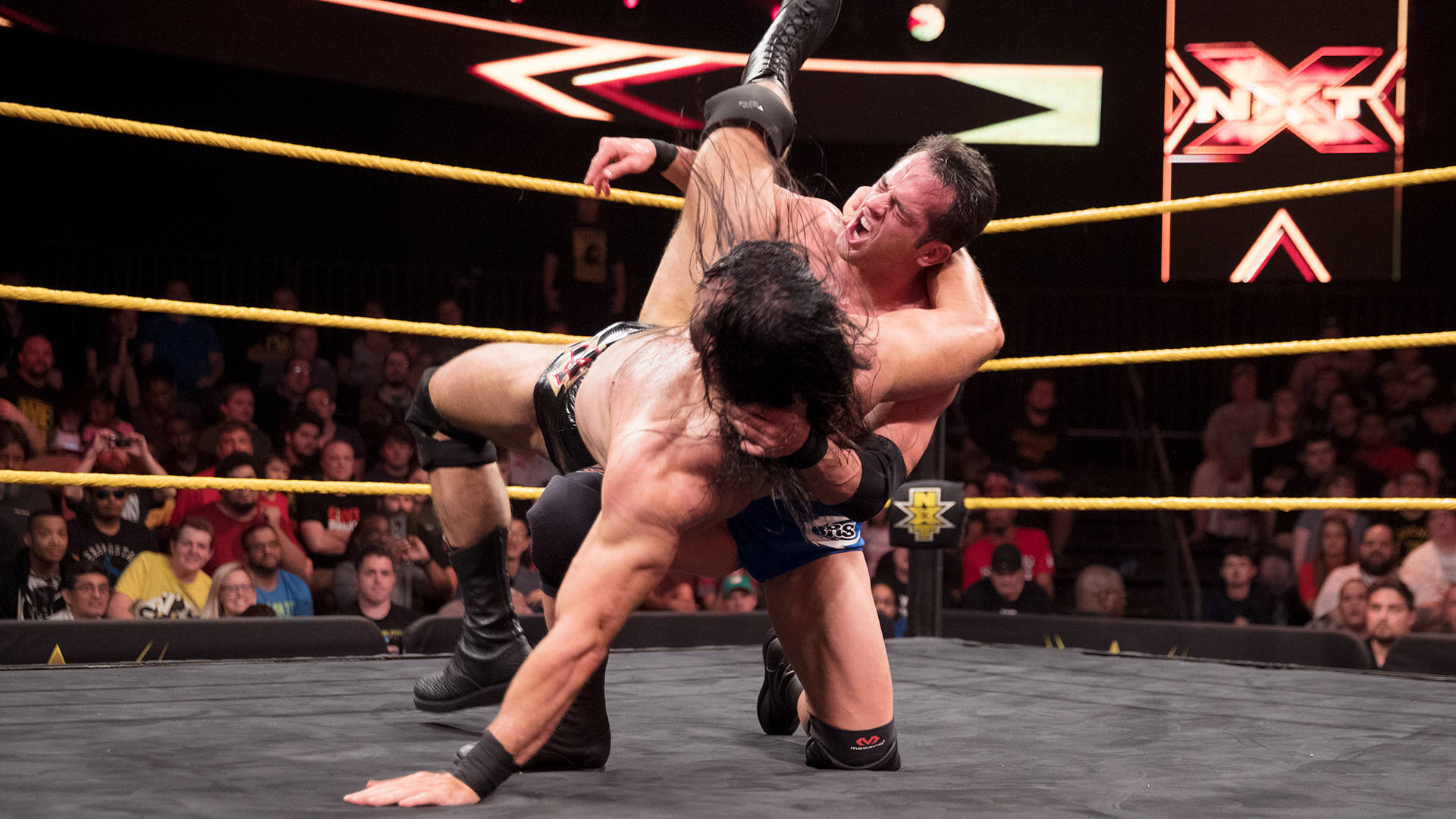 Дрю Макинтайър vs. Родерик Стронг: WWE NXT, 16 Август, 2017