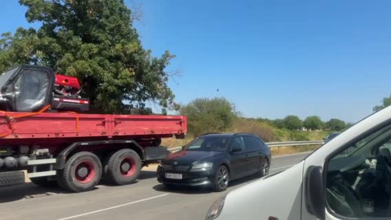 Военен хеликоптер се включи в погасяването на пожар край Сунгурларе