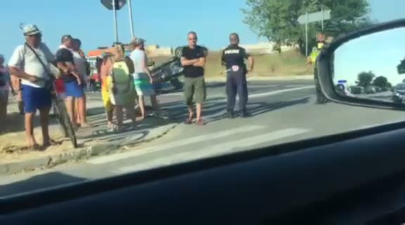 Катастрофа с обърната кола в Поморие