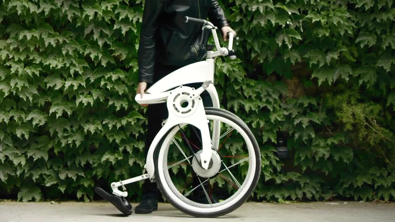 Колело се сгъва за 1 сек и се заключва, ако сте на 5 м от него - Gi Fly Bike