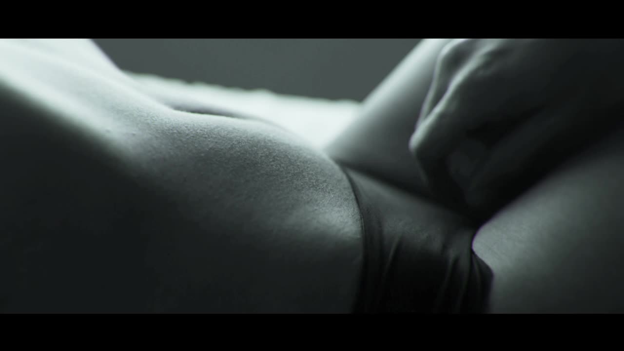 Играта - TOUCH SCREEN (Official Video)