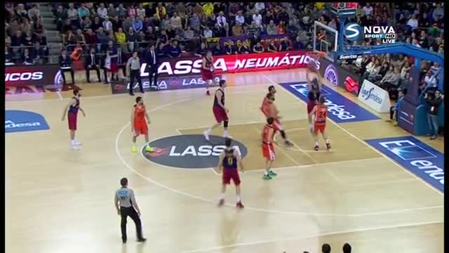 ВИДЕО: Първото полувреме на баскетдербито Барселона - Валенсия