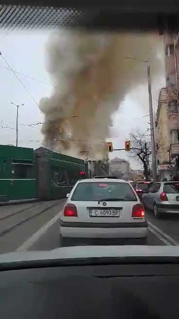 Пожар в центъра на София, гори сградата на бивше емблематично заведение