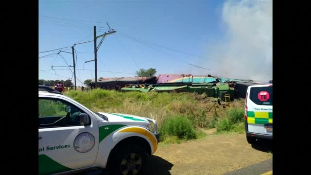 14 жертви и 100 пострадали при катастрофа между влак и камион в ЮАР