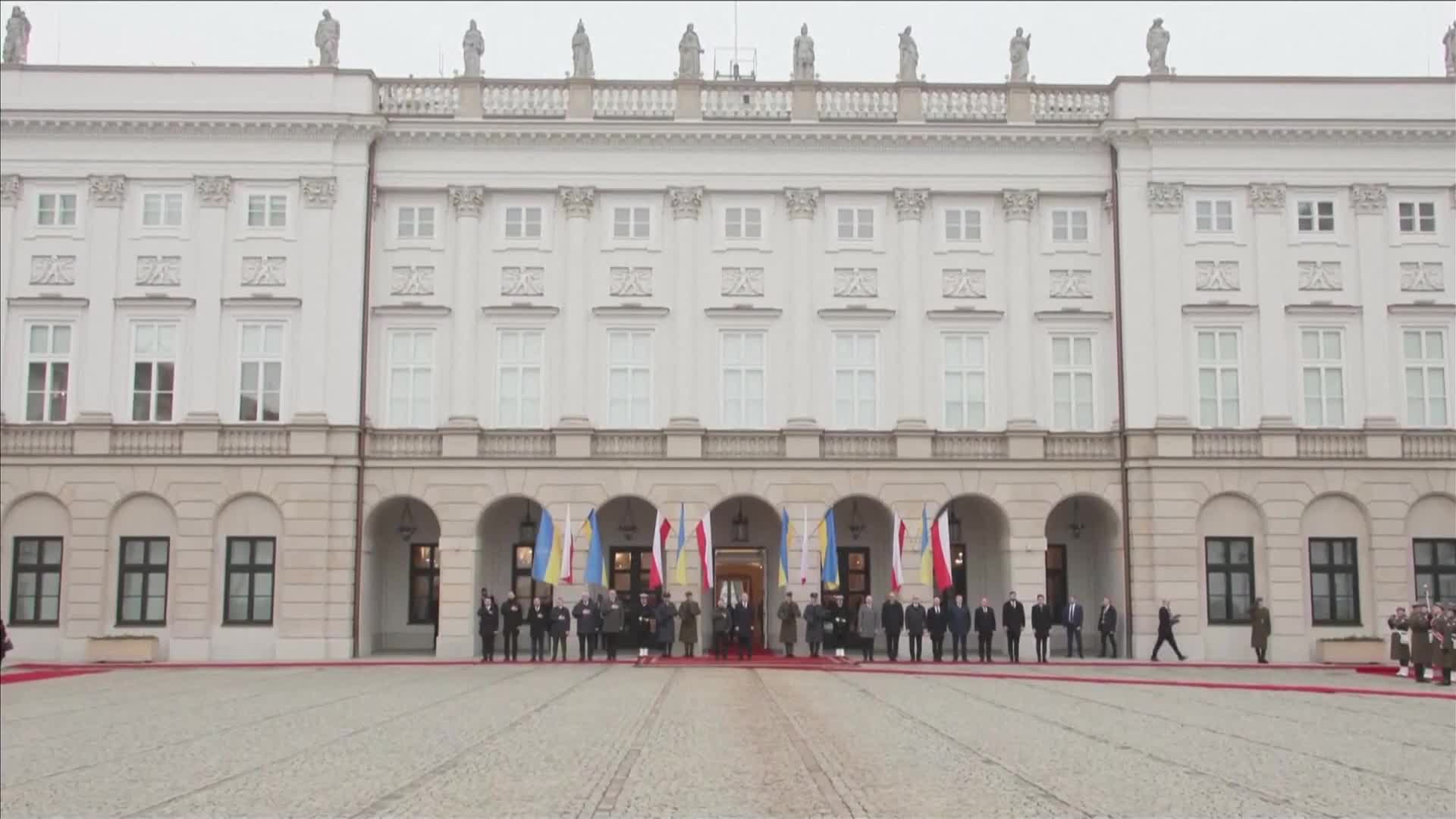 Зеленски към Навроцки: Ако падне Украйна, Полша е следващата