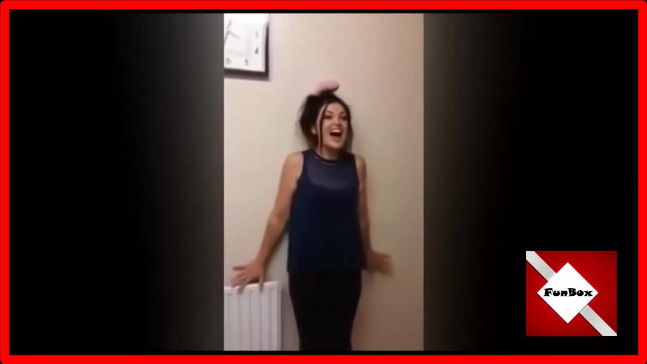 Много смях и забавни моменти.пробвай да не се засмееш! :d