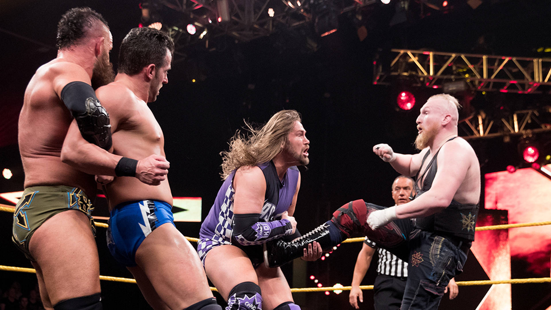 Родерик Стронг и Касиус Оно срещу Ерик Йънг и Александър Уолфи: WWE NXT, May 31, 2017