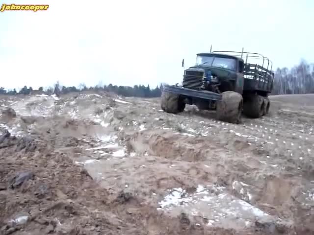 Зил 131 не може да го спре малко кал