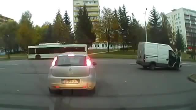 Не виждате никакъв смисъл от предпазния колан Ето една ситуация, в която само това щеше да помогне!
