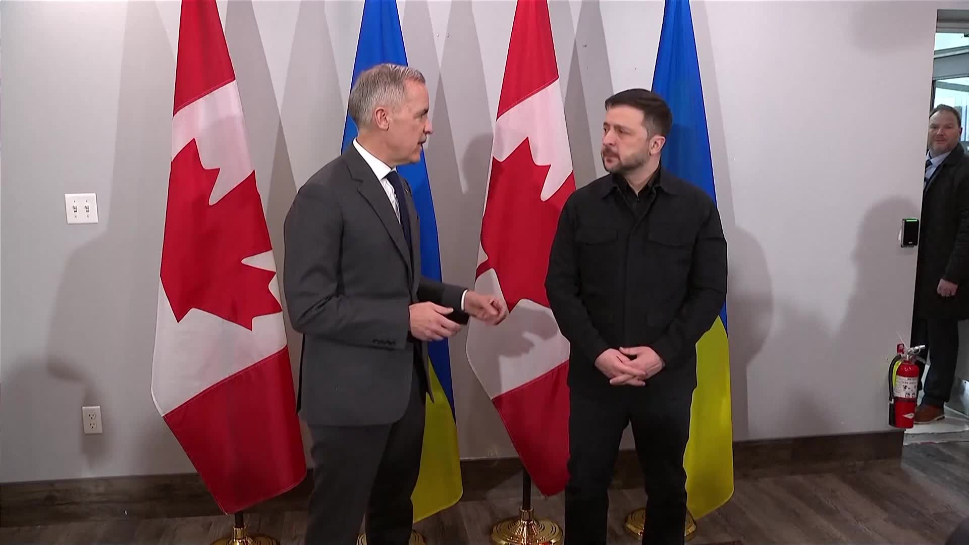 Зеленски пристигна в Канада за среща с премиера Марк Карни (ВИДЕО)
