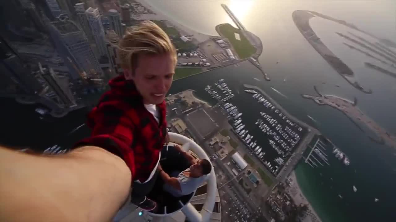 Руснаци на 414 м. височина в Дубай Princess Tower