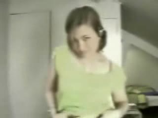 Хваната От Мама По Време На Стриптийз
