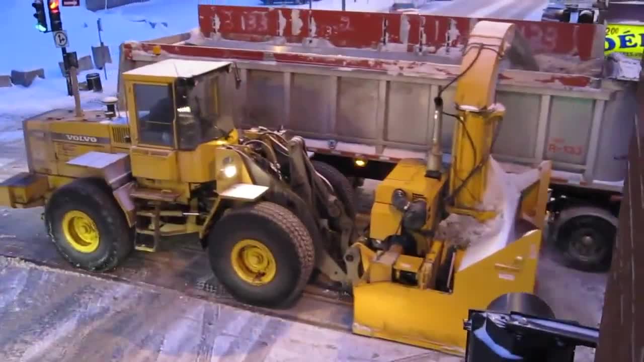 Ето така се чистят качествено улиците през зимата!