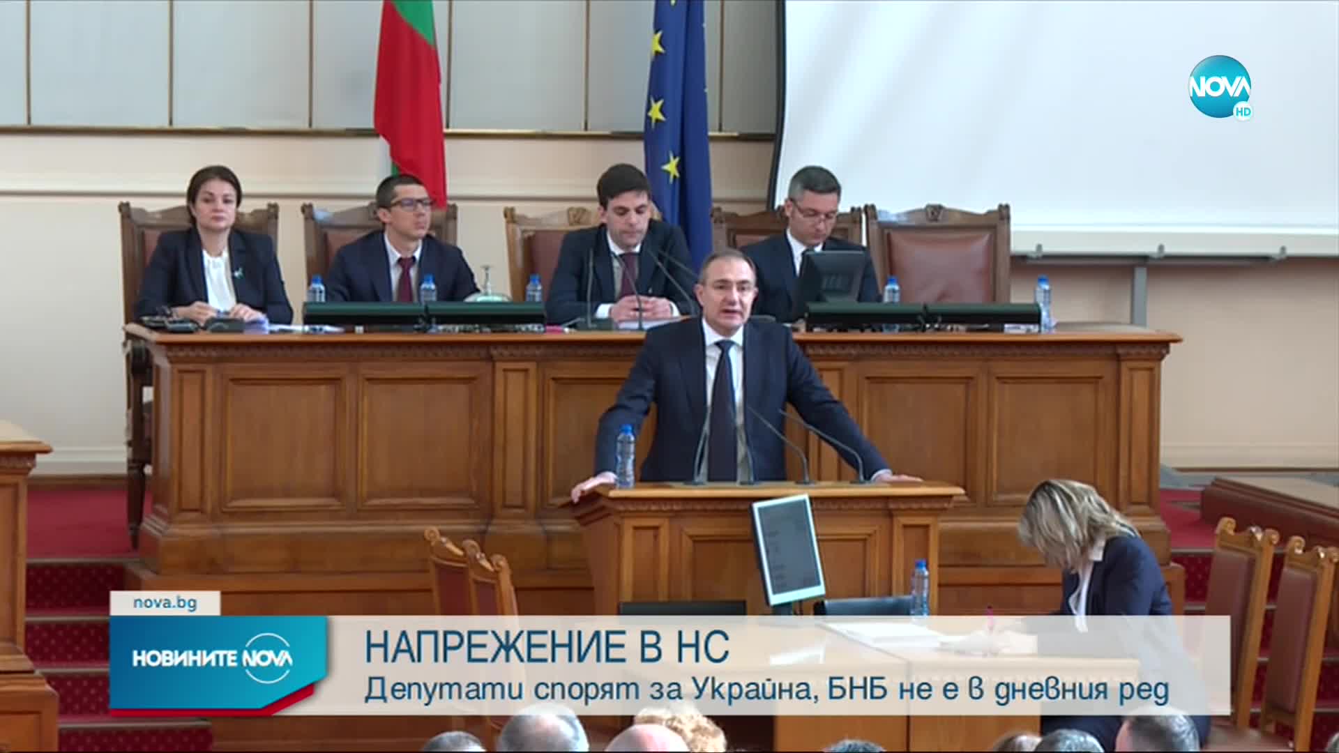 Парламентарният ден започна със спорове и обвинения