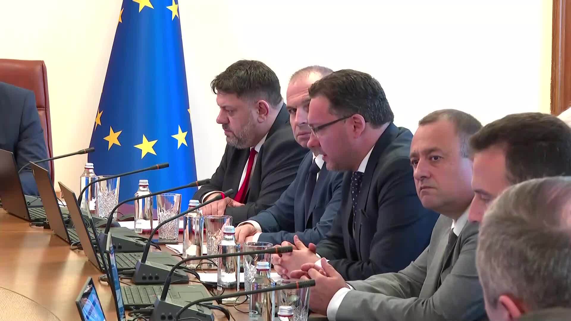 Росен Желязков: Тол камерите ще санкционират движение в аварийната лента