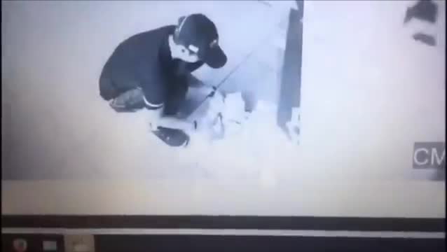 Мъж удари джакпота .. по банкомат!
