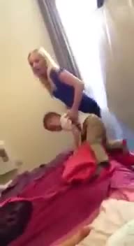 Малко момче намира дилдото на майка си :d :d :d