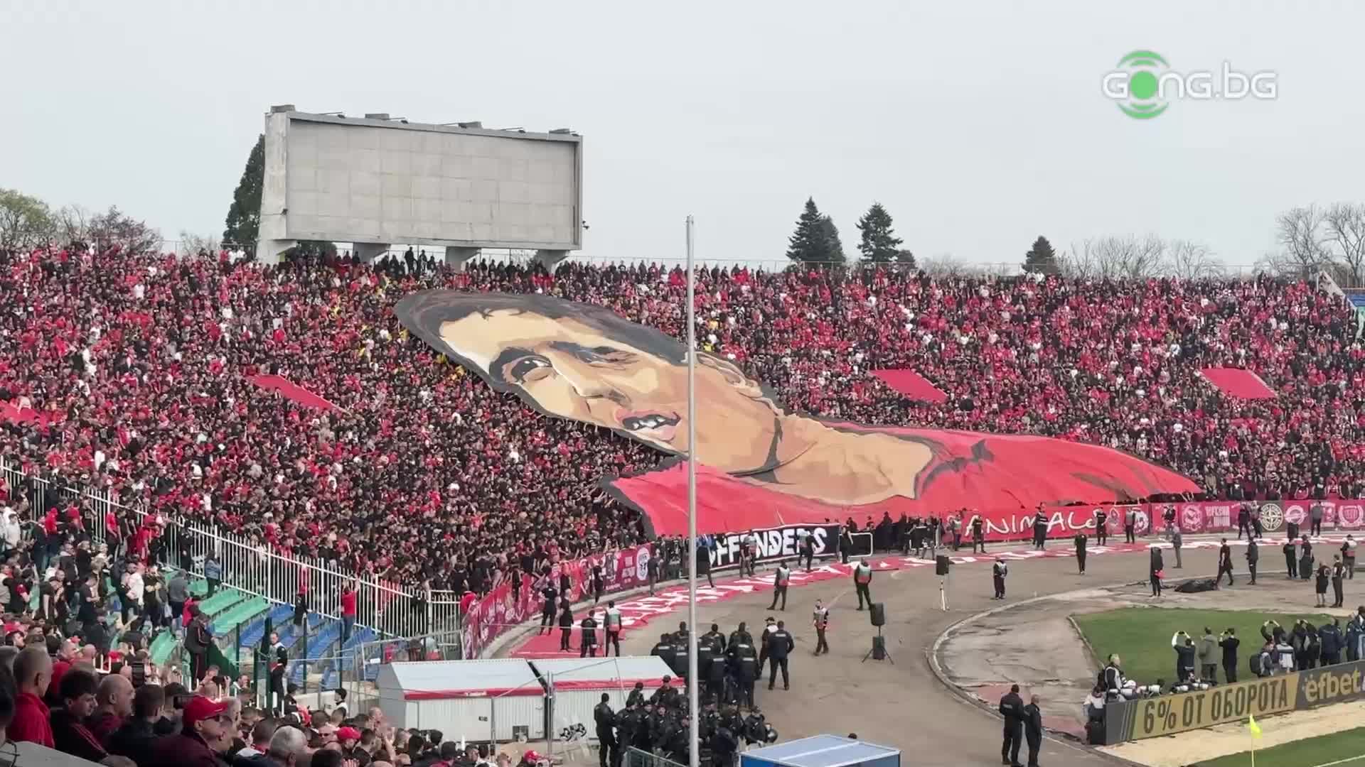 Впечатляващата хореография на сектор Г в памет на великия Димитър Пенев