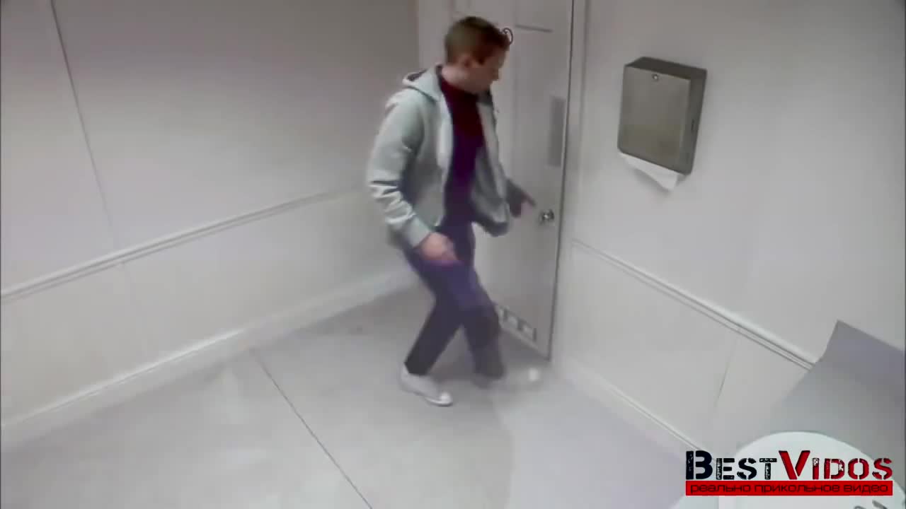 Страшна шега в тоалетната!