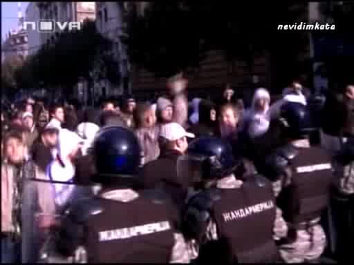 Масово Меле На Гей Парад В Белград 10.10.10 