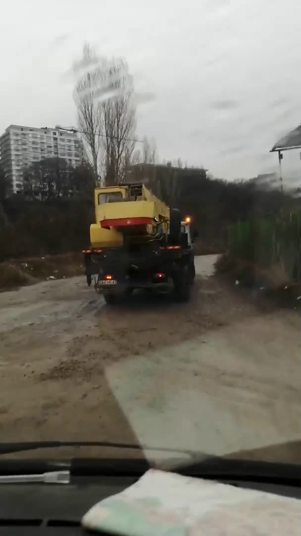 Улица с дупки в София