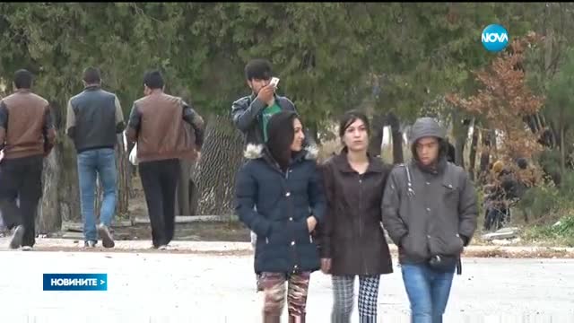 Забраниха връщането на трима афганистанци в България