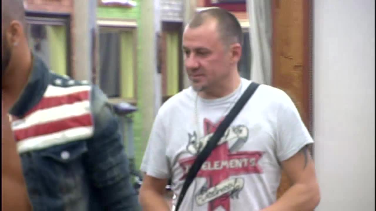 Гъмов пуска ток по Съквартирантите