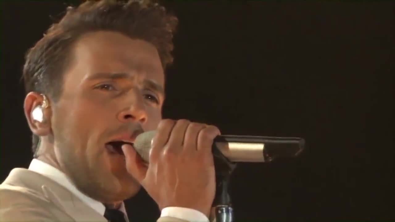 Гръцка Видео Премиeра! Nikos Vertis - Adiaforeis - Live Tour 10 Xronia - Official Clip 2015 Превод