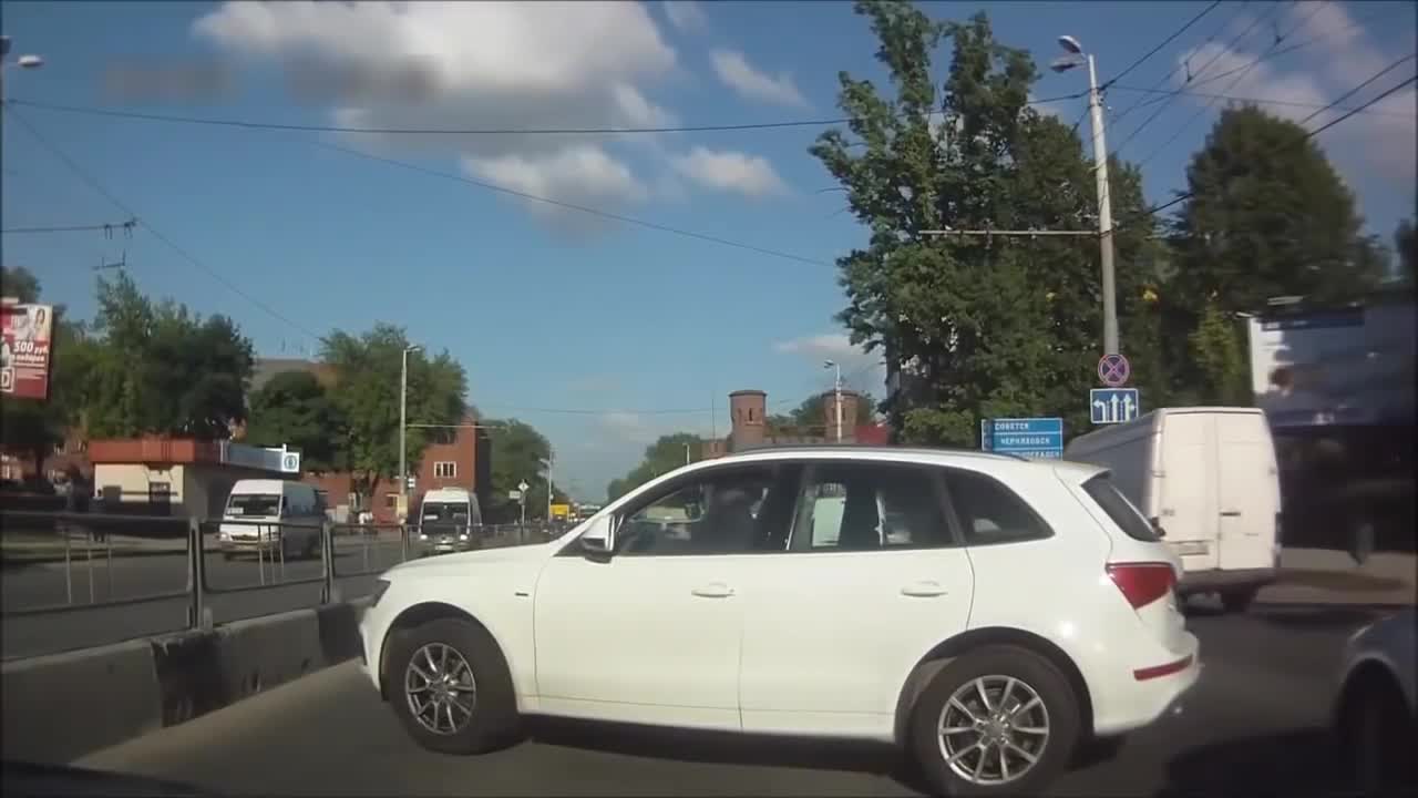 Жена се престроява в движението !