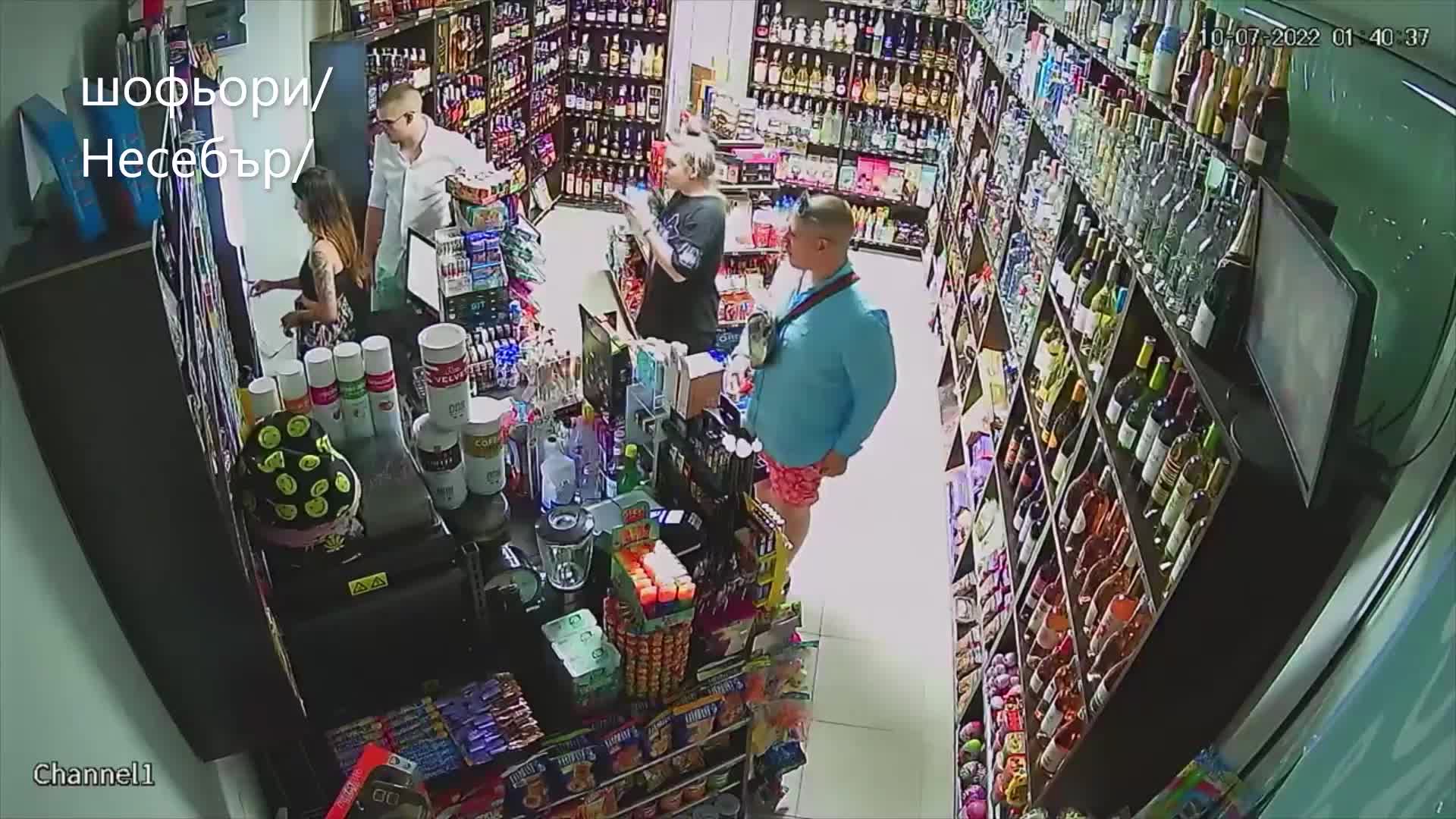 Тийнейджъри крадат от денонощен магазин