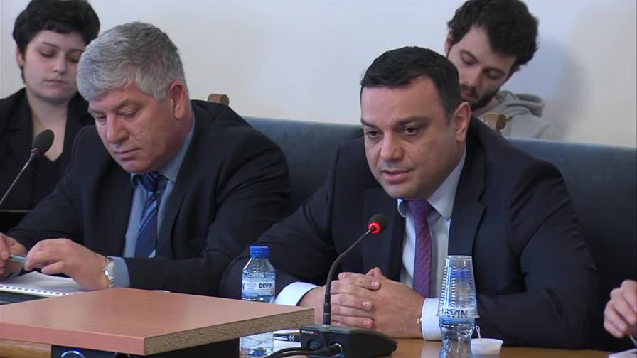 Транспортният министър: Не се предвижда сливане на БДЖ и НКЖИ