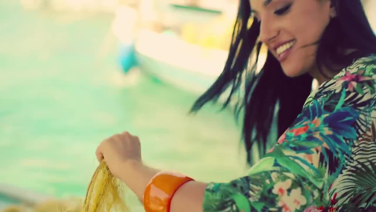 Malu - Tous eipes pos - Official Video Clip