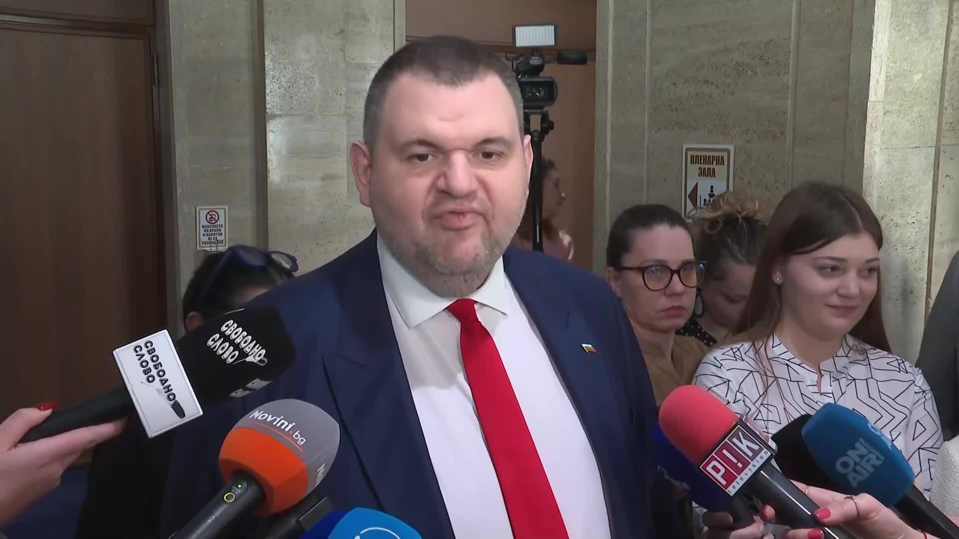 Пеевски: Ще дам Теодора Георгиева на прокуратурата за набедяване