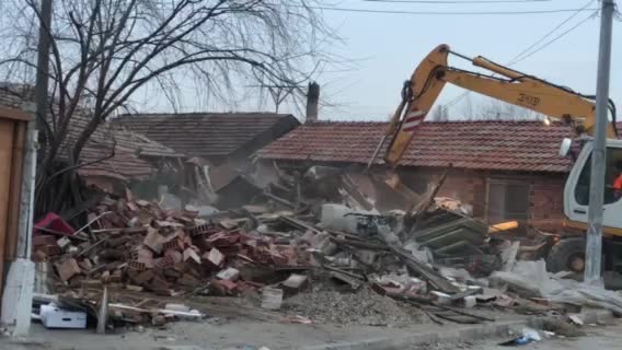 Събарянето на незаконните постройки във Войводиново