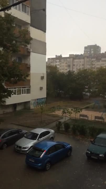 Силен дъжд, придружен с градушка - Варна