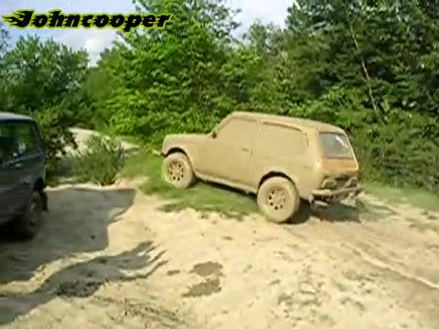 Лада Нива излиза от 1метър кал