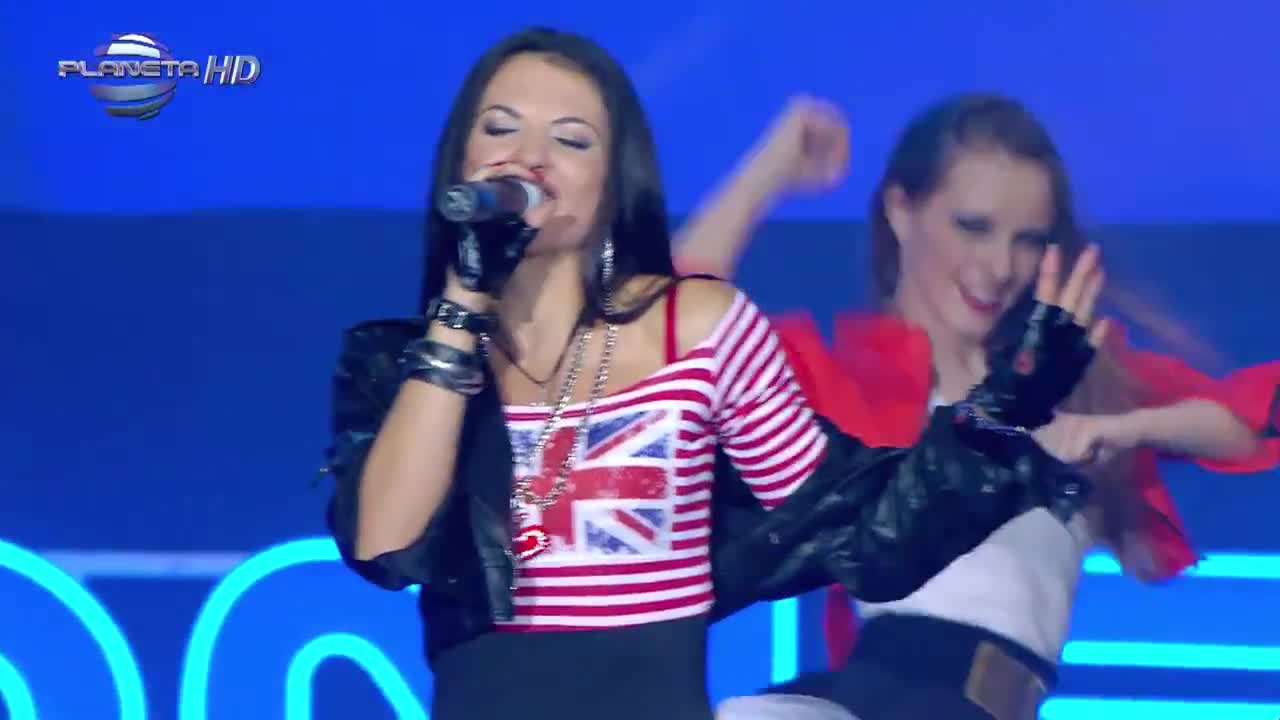 Райна - Много се лъжеш ( Годишни Музикални Награди 2013 )