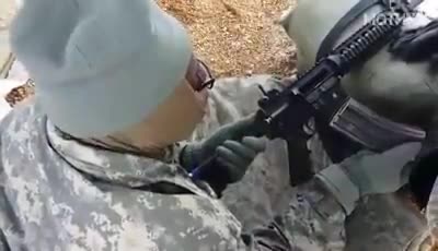 Много глупав американски войник
