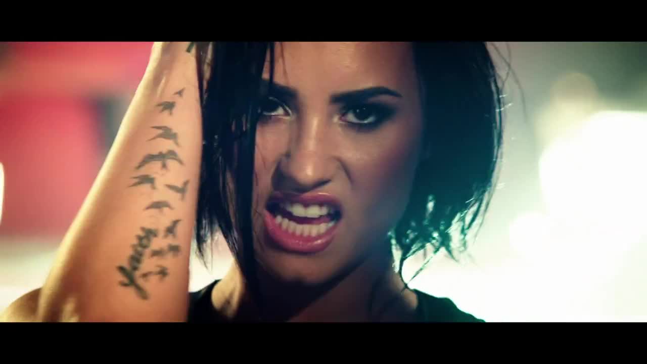 Премиера 2015** Demi Lovato - Confident ( Официално Видео) превод & текст