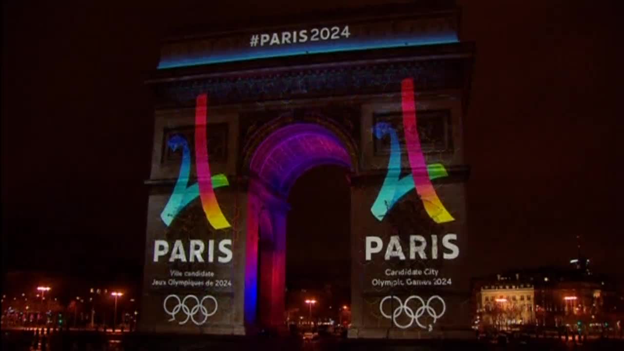 Триумфалната арка блесна за Париж 2024