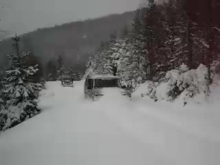 Дори дълбокия сняг не можа да го спре 