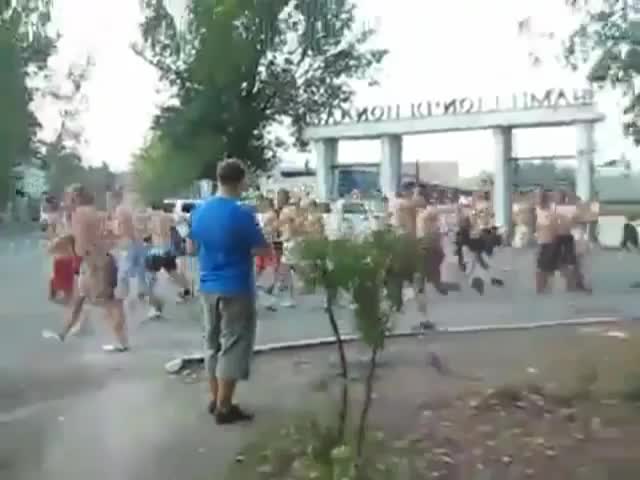 Един смелчага против всички ултраси