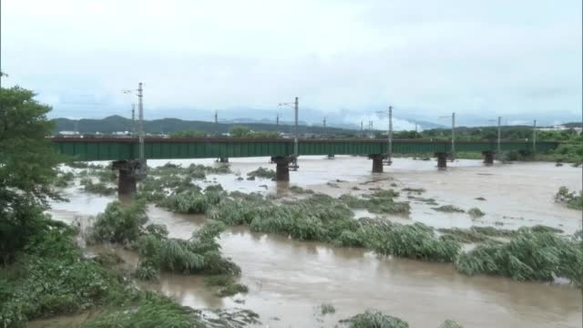 Наводнения в Япония, стотици хиляди са в готовност за евакуация