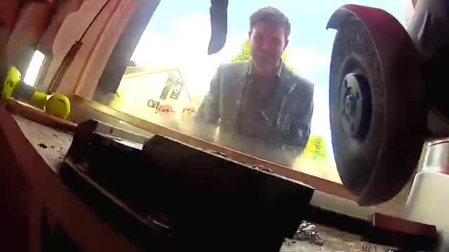 Да ти счупят телефона по най-бруталния начин