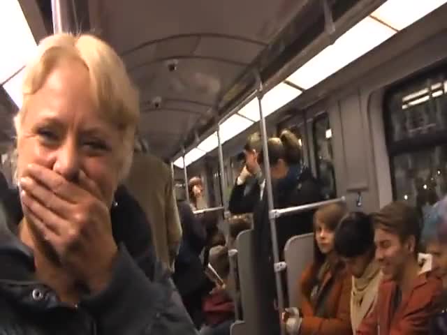Заразен смях в метрото