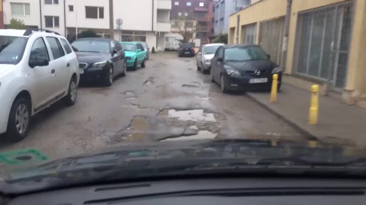 Абсурдна улица